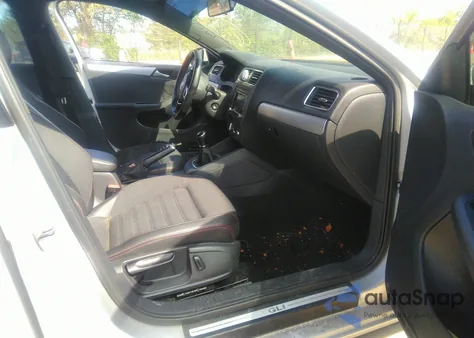 2014 Volkswagen Jetta Gli z USA, uszkodzony, nr VIN 3VW5S7AJ4EM396791